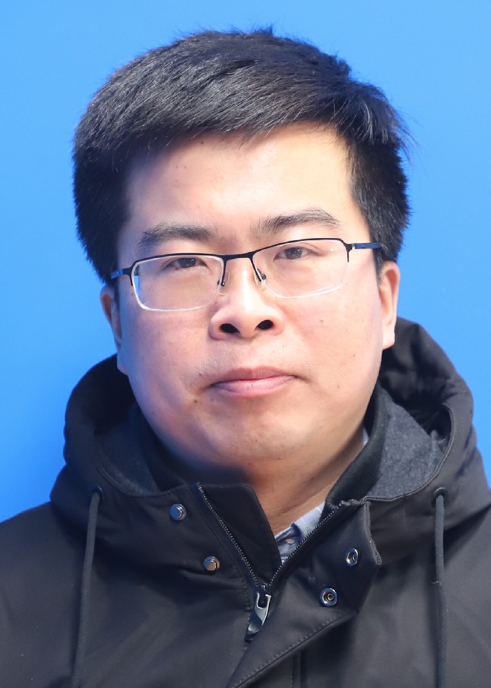 县模范教师——王右磊
